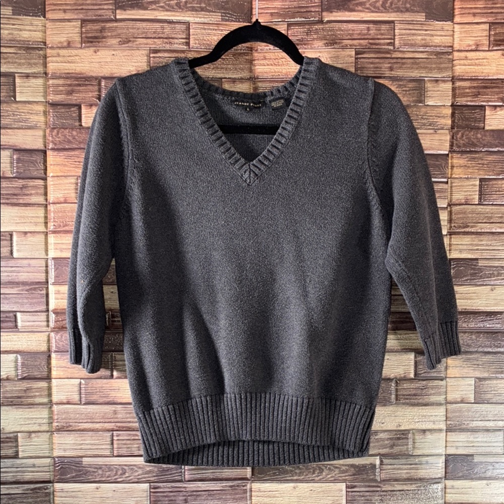Women’s Used Jeanna Pierre Gray V-Neck Sweater Large